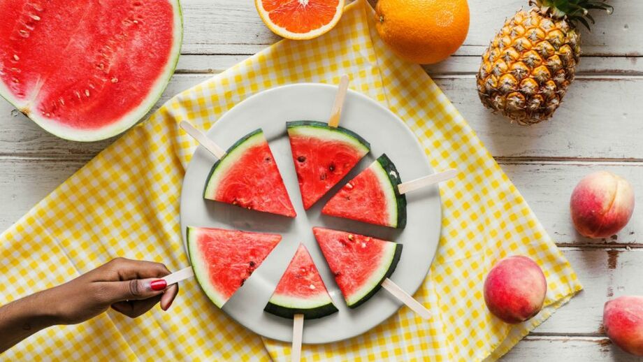 Парчета диня на пръчици